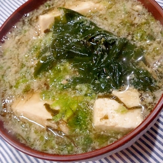 島豆腐と島の海藻たっぷりの味噌汁